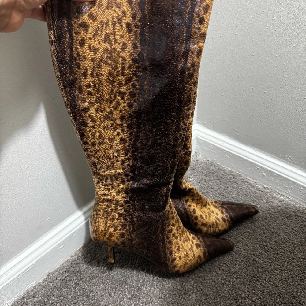 Leopard Print Knee-High Boots - Picture 4 of 6